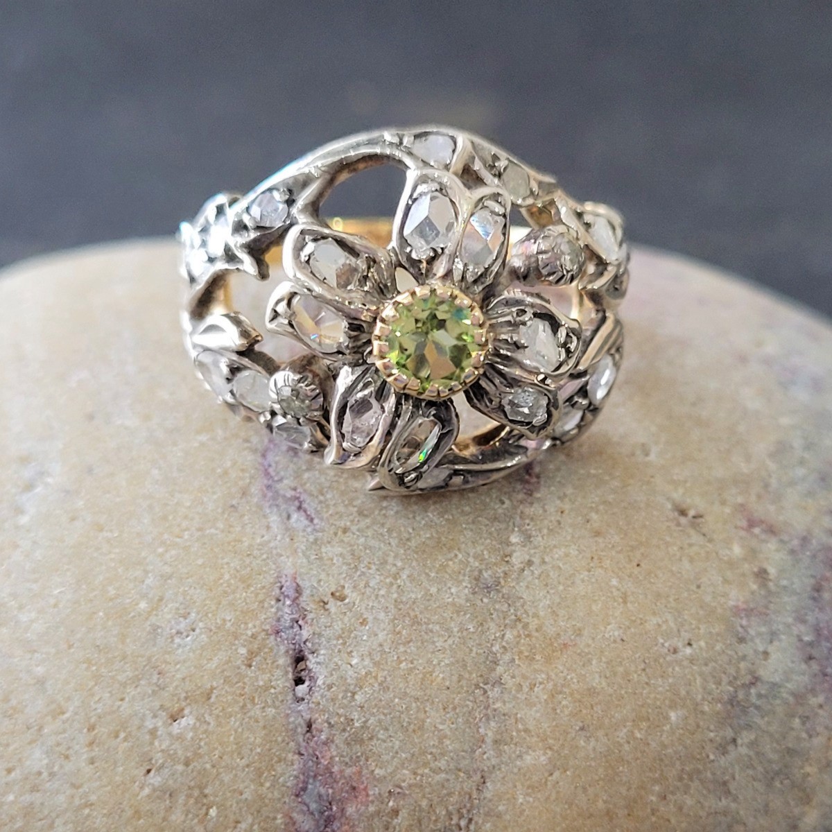 Jewellery Rings Multi-Stone Rings Superb Vintage Ladies Sterling Silver and Natural Faceted Peridot Trilogy Ring. 