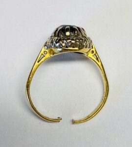 Sapphire & Diamond Yellow Gold Ring in need of repair 